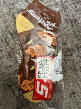Snap-on Brown Ankle Socks with Yellow Accents and Leaf Pattern